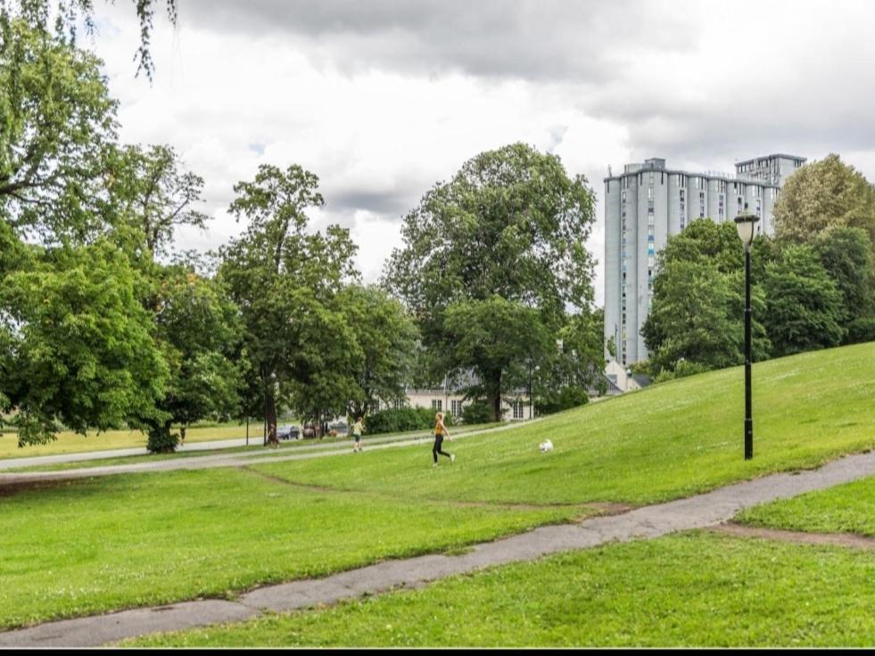 Modern Central Next To Beautiful Nature2424 Lägenhet *